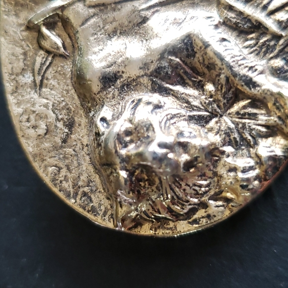 Vintage Oval Brooche Pin Animal Tiger gold brass color antiqued 3D - Picture 4 of 8